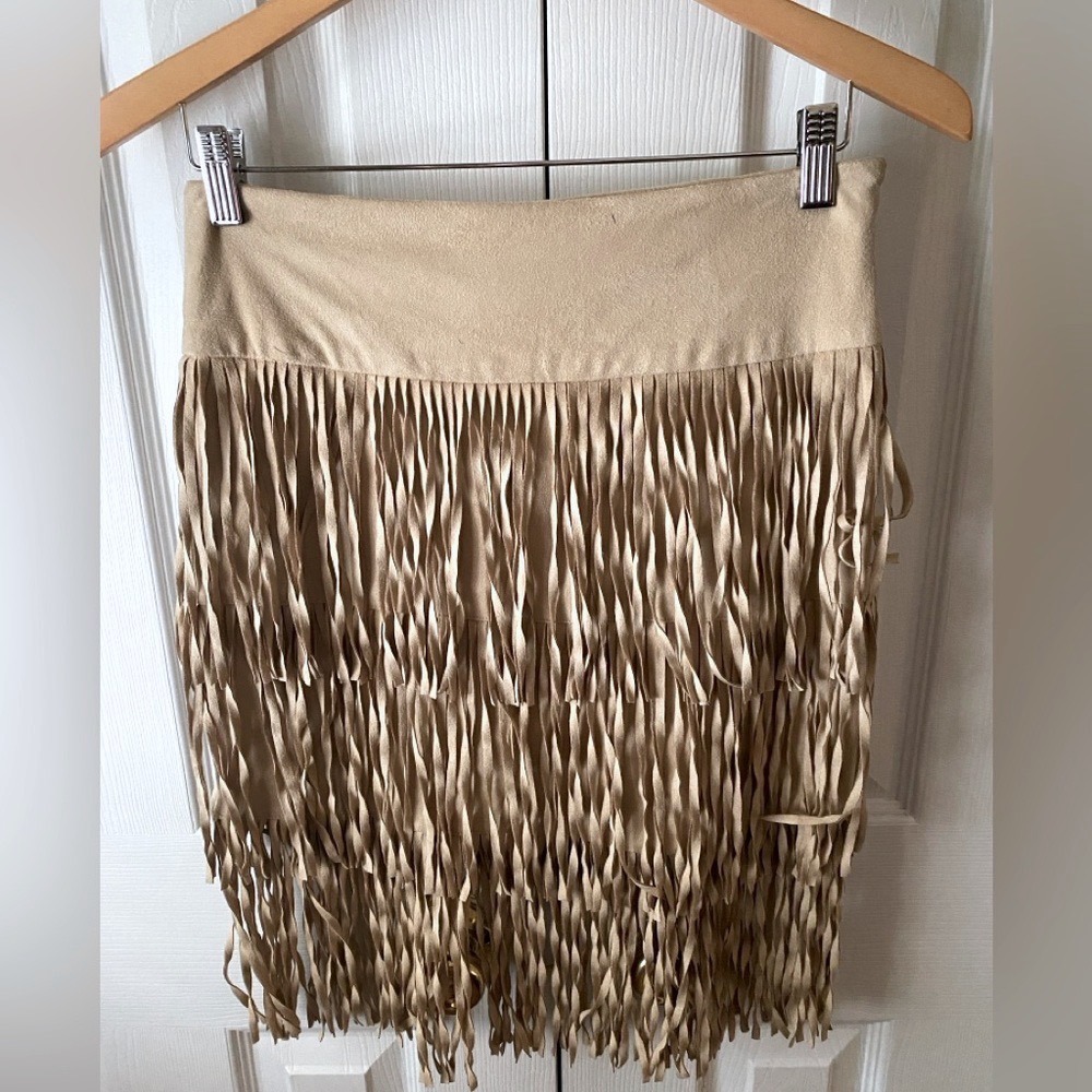 🆕 Romeo + Juliet Couture Tan Faux Suede Full Fringe Western Pencil Skirt SZ‎ S
